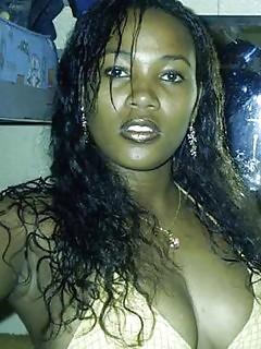 Picture Collection Of An Black Slut Showing Her Lusty Butt